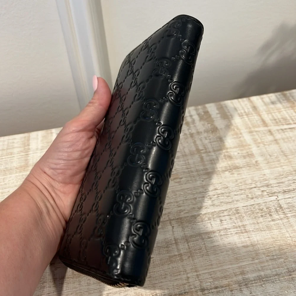 Gucci Black Embossed GG Leather Zip Wallet with Gold Tone Accent